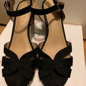 American Eagle black wedges